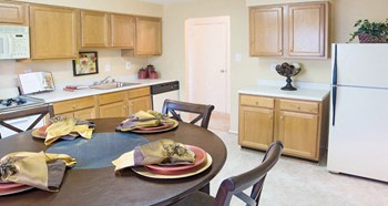 Security Park Apartments eat in kitchen